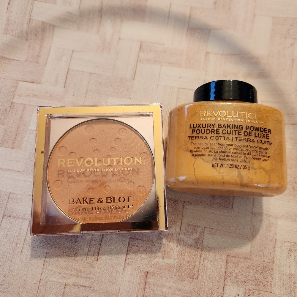 Revolution Makeup Set - Bake & Blot and Luxury Baking Powder
